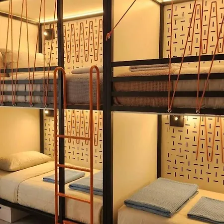 Hostel Hi - La Caserne *