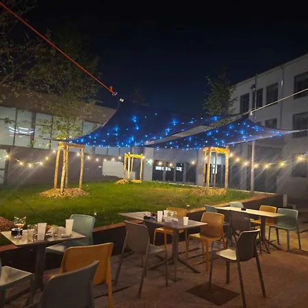 Hostel Hi - La Caserne *