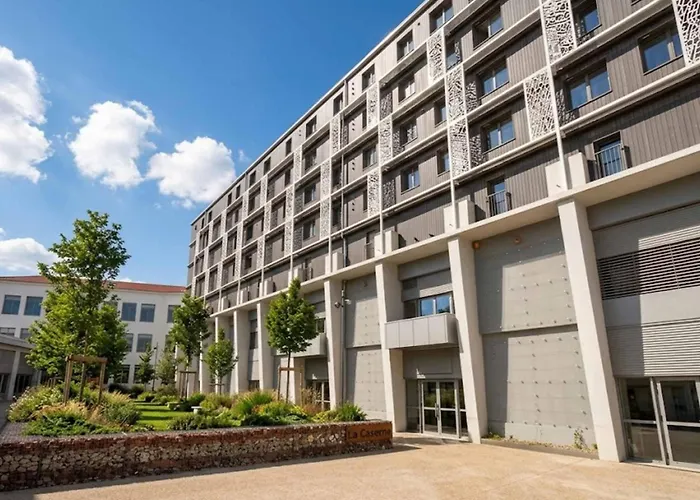 Hi - La Caserne Hostel