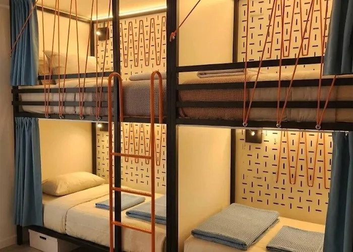 Hostel Hi - La Caserne *